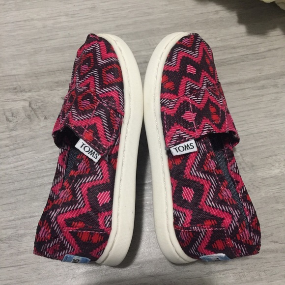 TOMS Geotextile Print Classic Slip-On Shoe - Picture 3 of 7